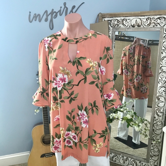 Floral Print Top w/Keyhole Cutout and Bell Sleeves - Picture 4 of 10